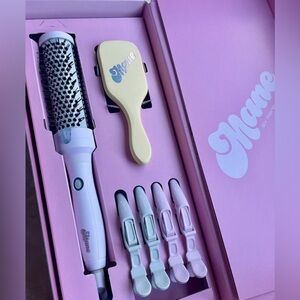 Mane
The Body Builder Medium Hot Round Brush Hair Set